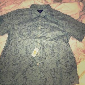 Men’s button down shirt. Size large